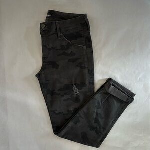 Hudson Collin Midrise Skinny Ankle, camo, size 28.